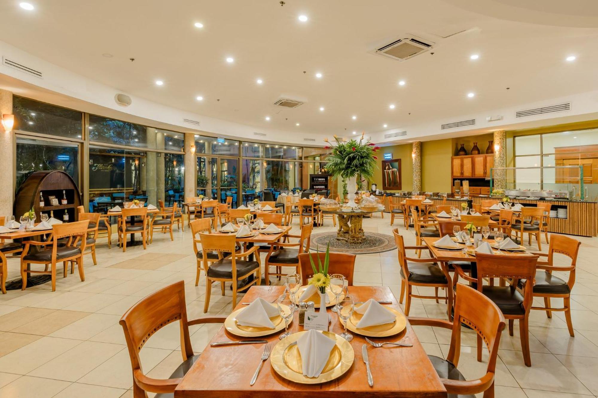 Holiday Inn Convention Center By Ihg Манагуа Экстерьер фото